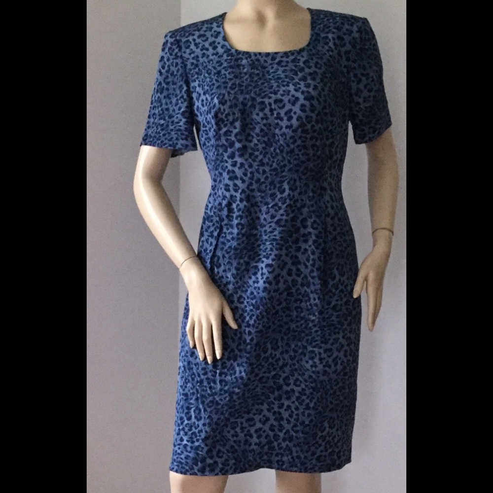 Maggy London Short Sleeve Leopard  Silk Dress